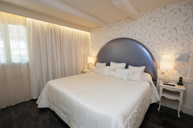 Pool Suite Bedroom