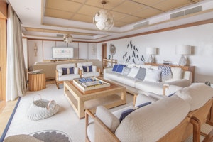 Royal Suite Ocean View with Pool - Living Room