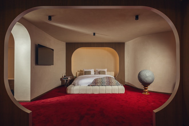 Luna Aurea Wellness Suite with Private Garden - Bedroom