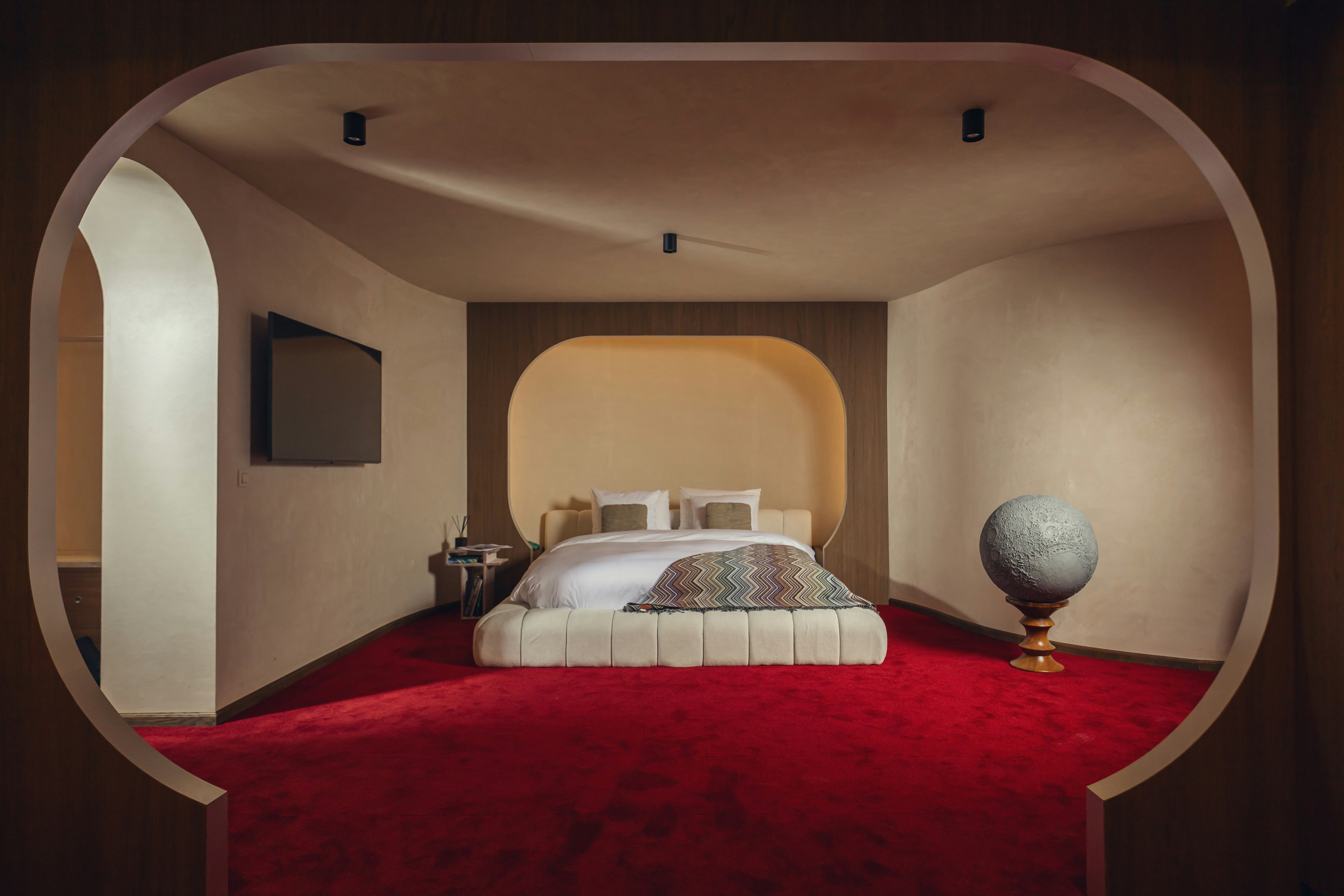 Luna Aurea Wellness Suite with Private Garden - Bedroom