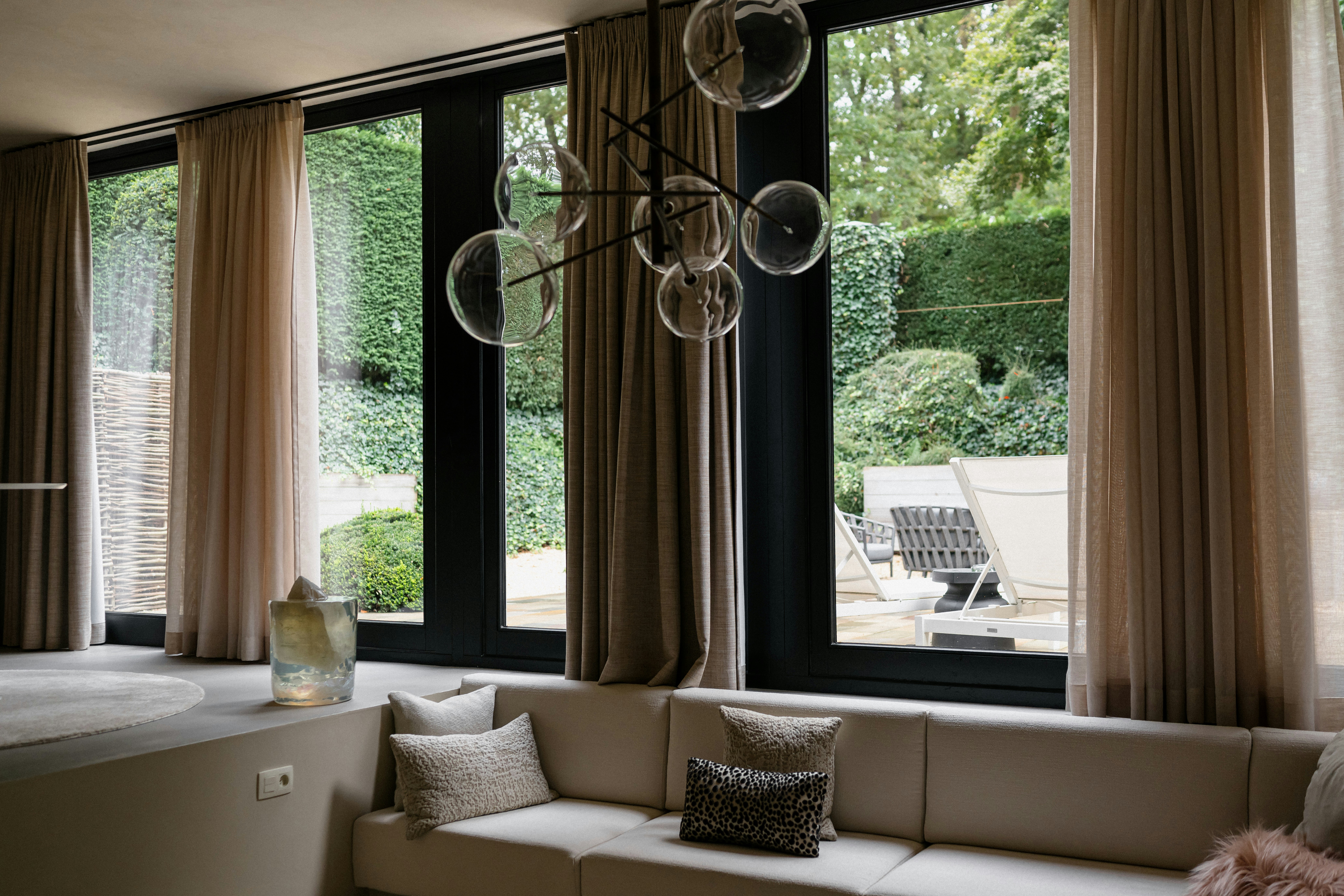 Luna Aurea Wellness Suite with Private Garden - Living Area