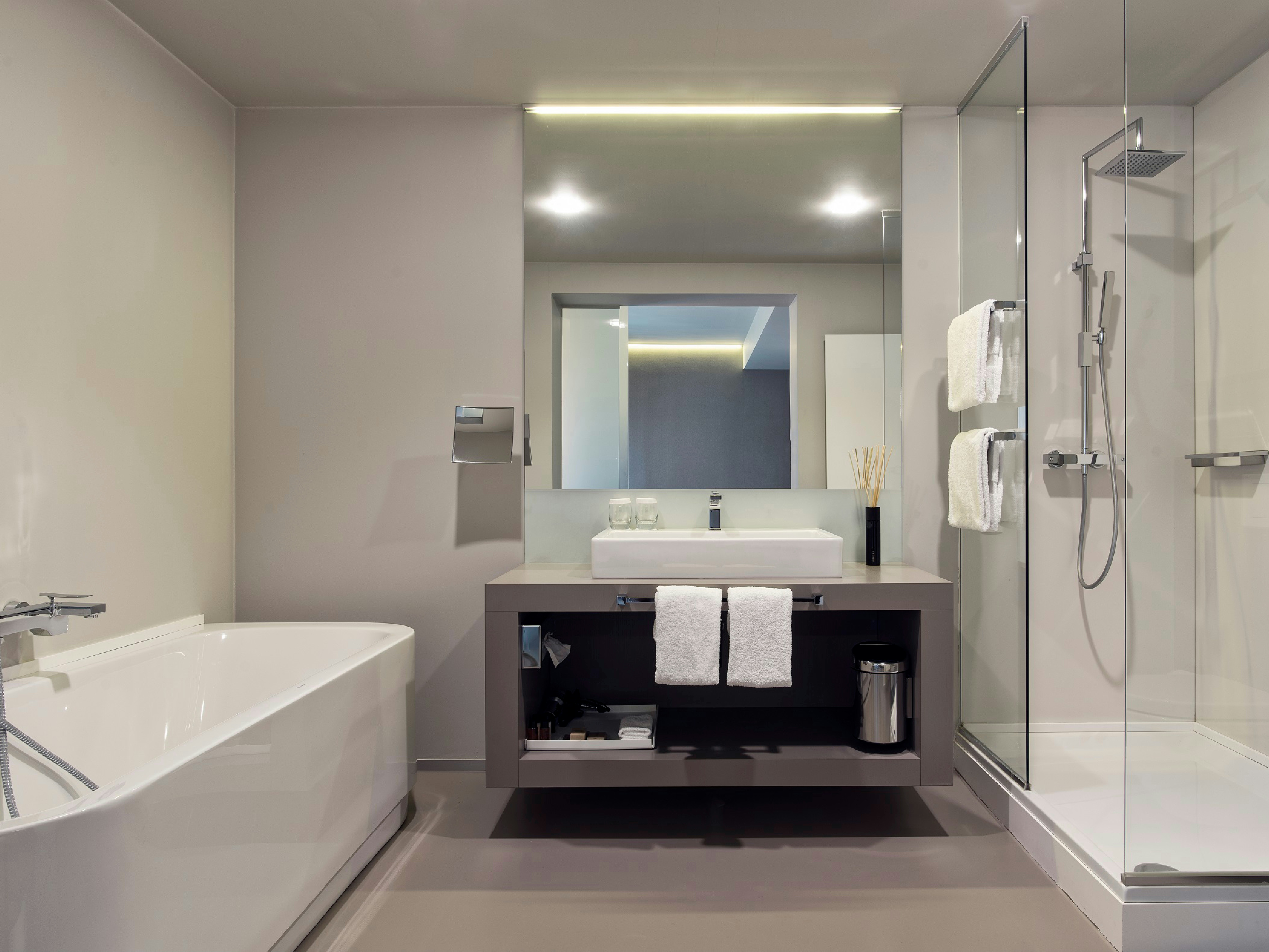 Bathroom - Luxurious Villa & Luxurious Villa Balcony