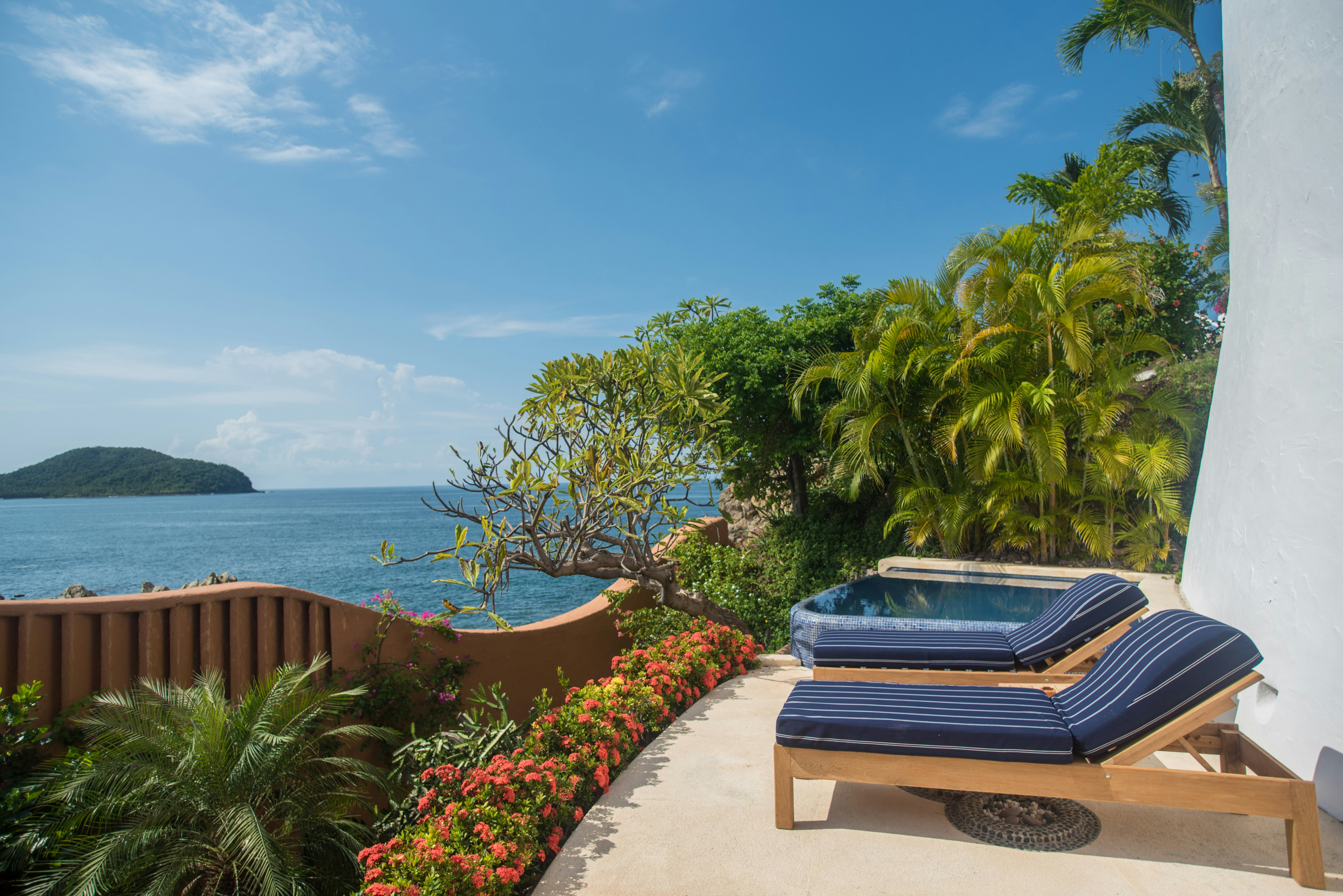 Villa El Murmullo – Oceanfront Garden Suite