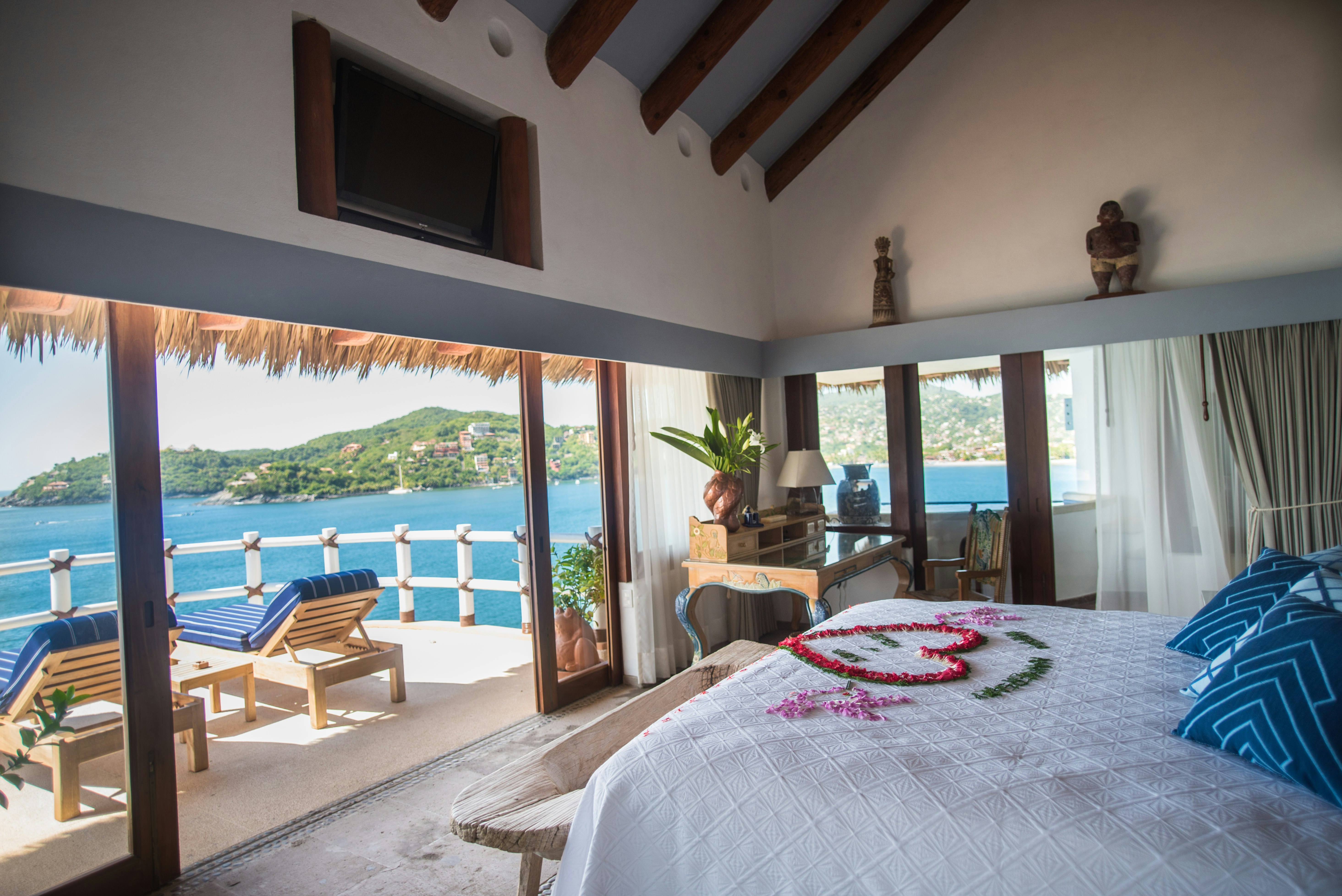 Villa El Murmullo – Oceanfront Penthouse Suite