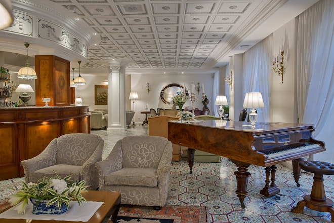 Bar - Hall