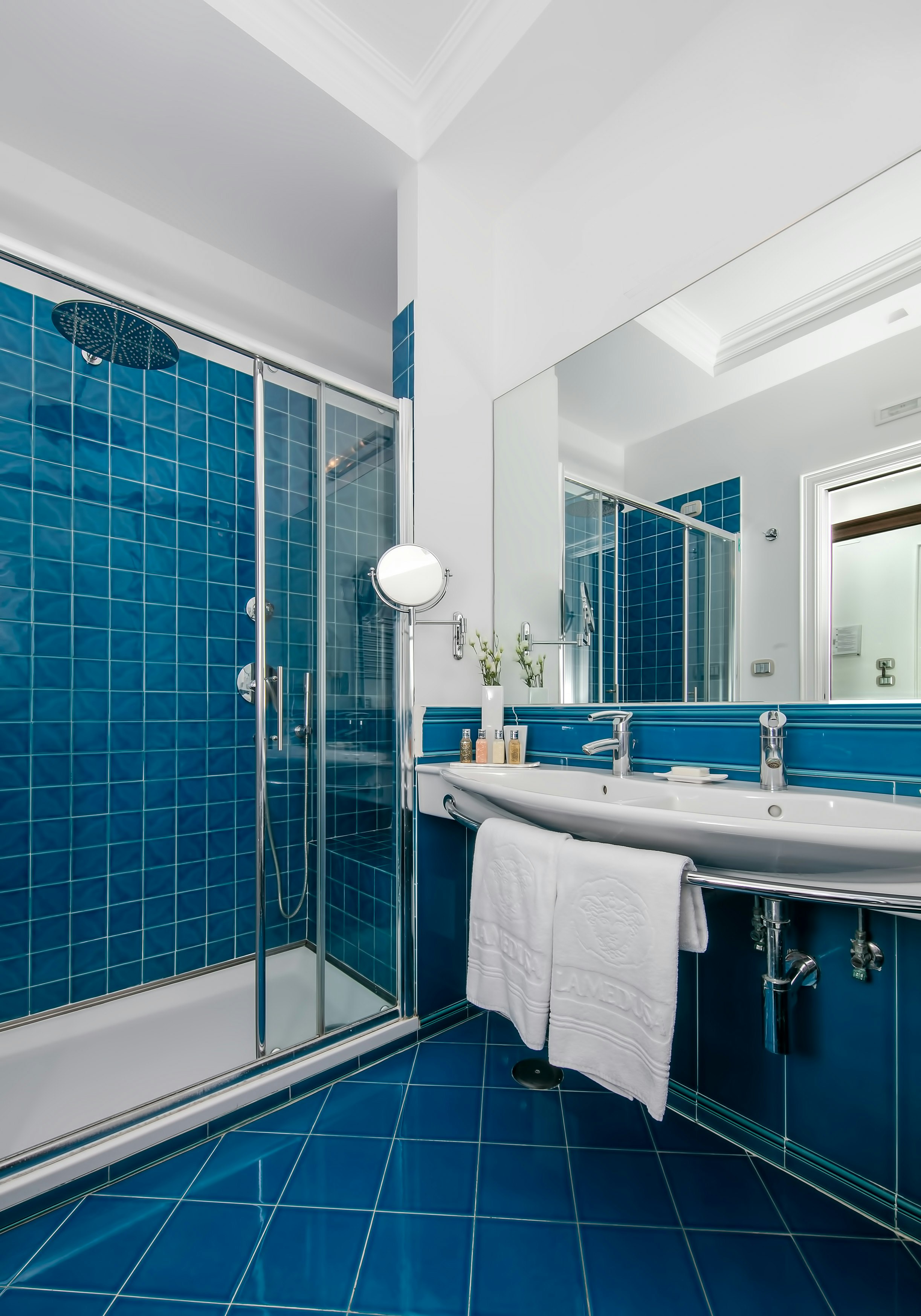 Traditional Room - Bathroom