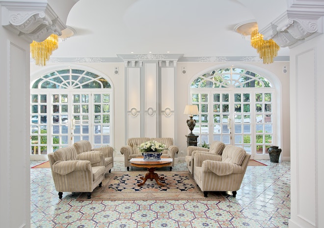 Hotel Hall