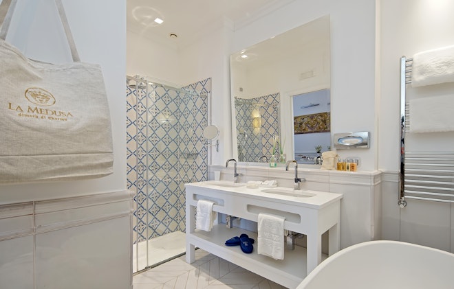 Junior Suite - Bathroom