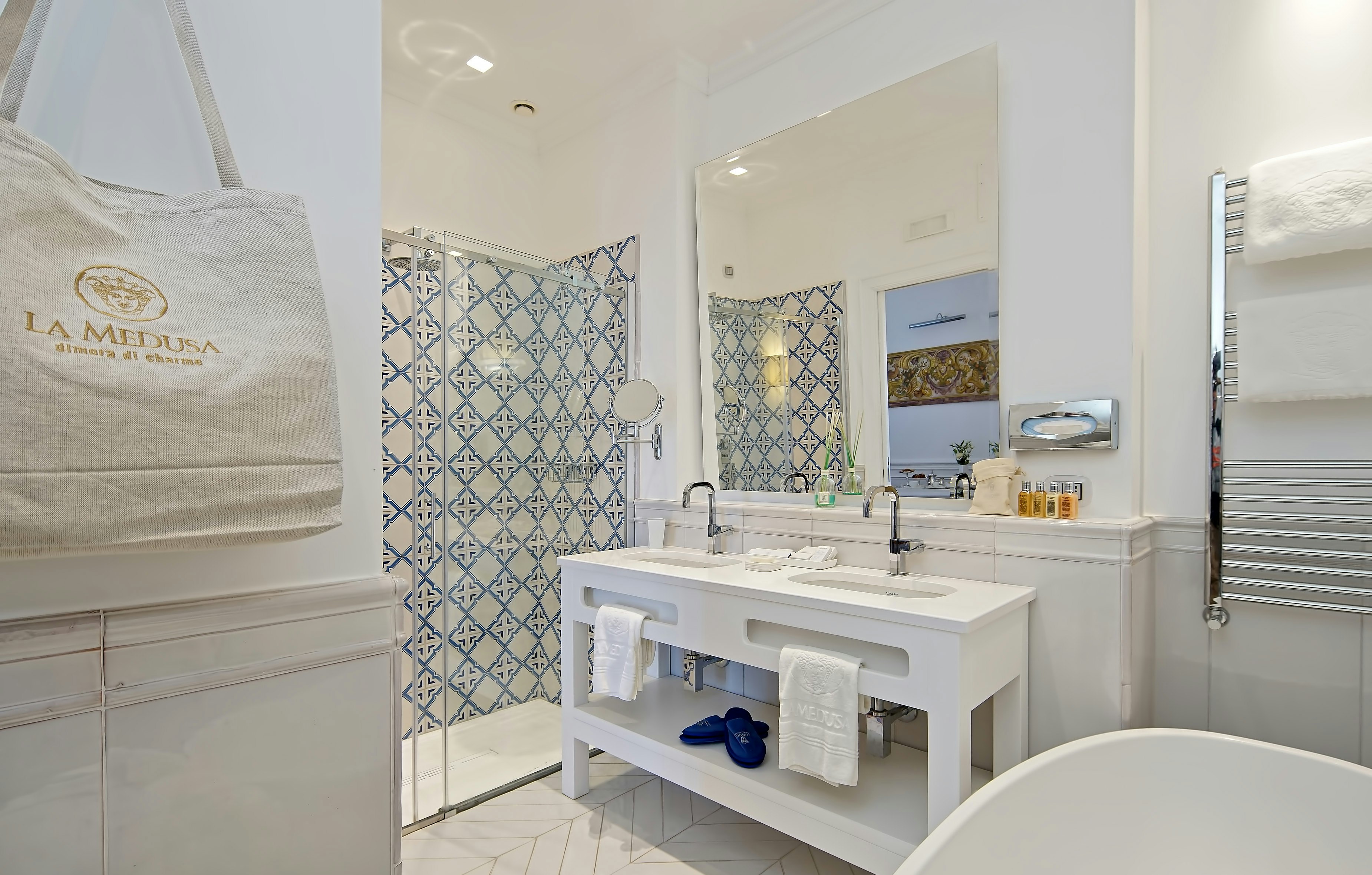 Junior Suite - Bathroom