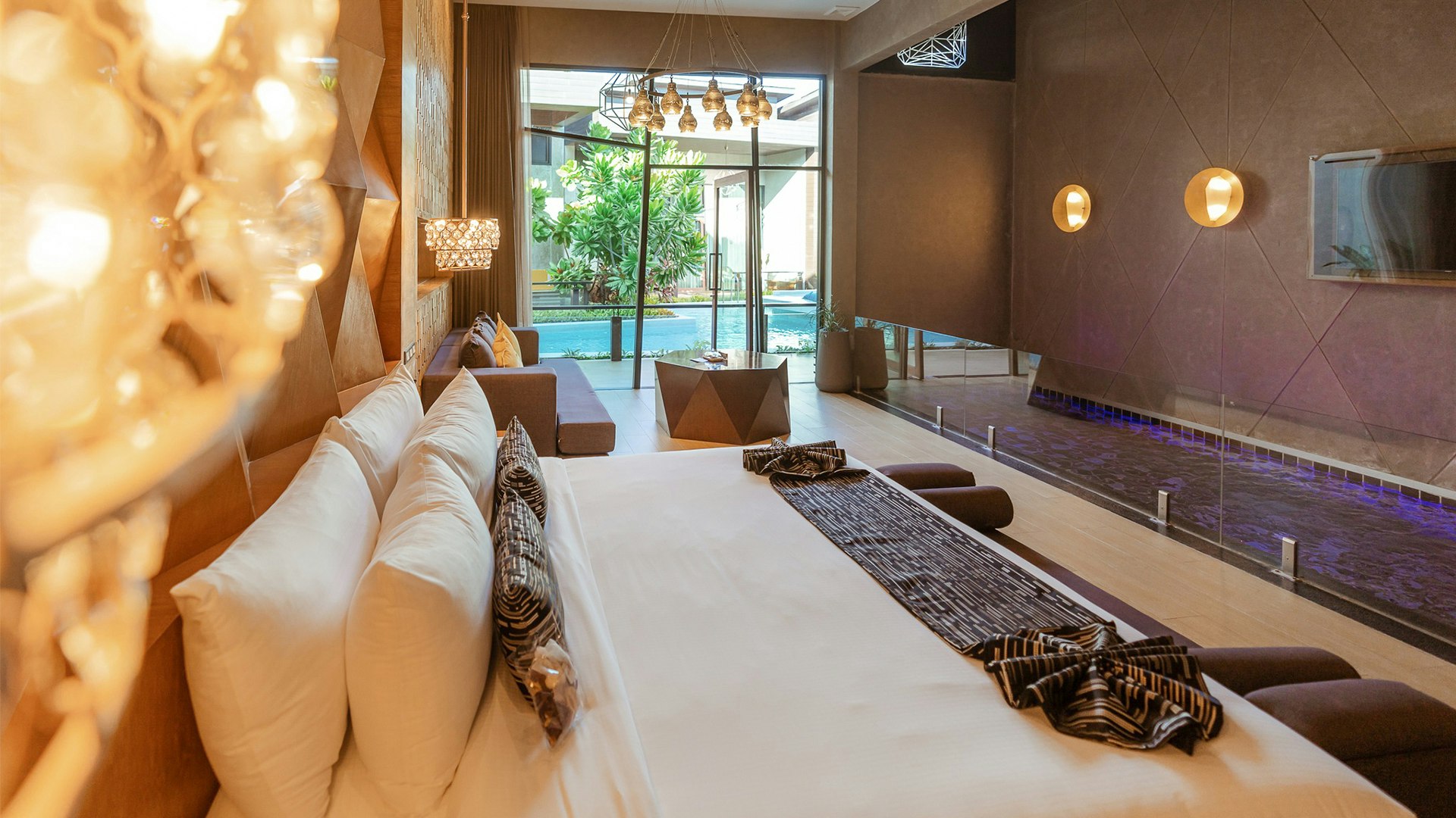 Deluxe Pool Villa with Pool Access - Bedroom