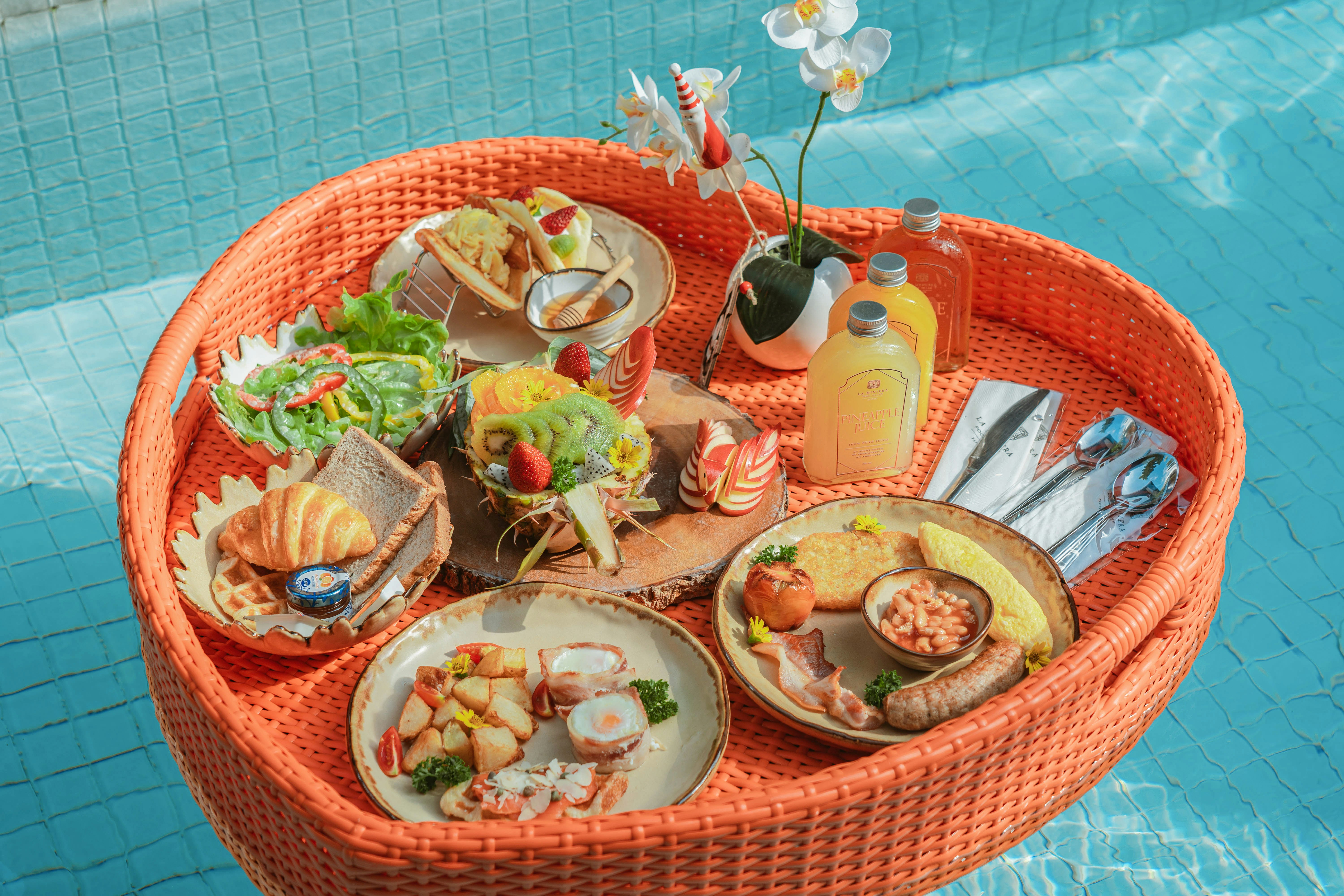 Select Floating Breakfast