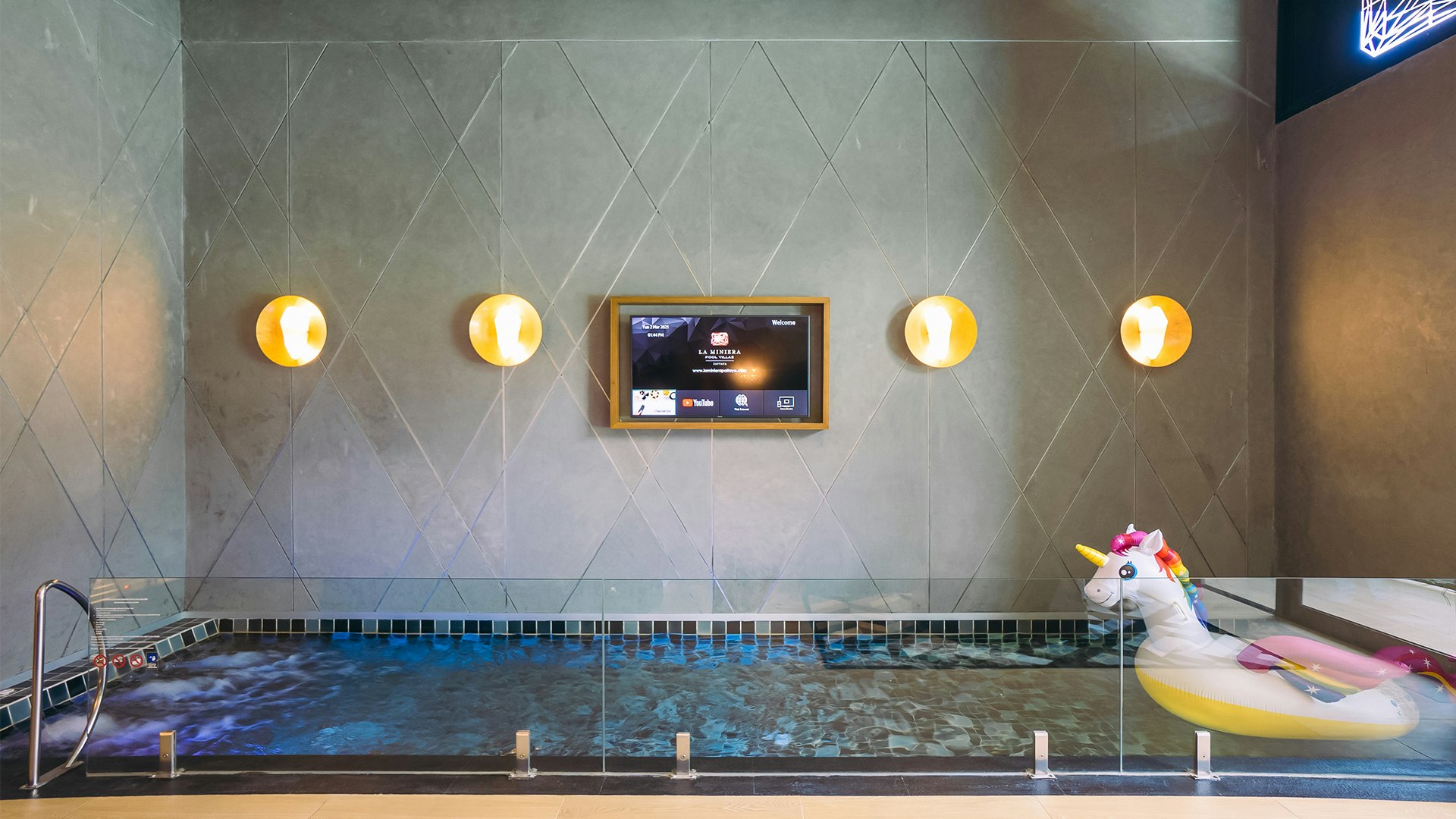 Deluxe Pool Villa with Pool Access - Pool