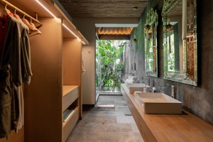 Pavilion Pool Suite Bathroom