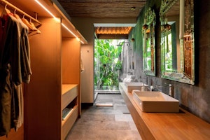 Pavilion Pool Suite - Bathroom