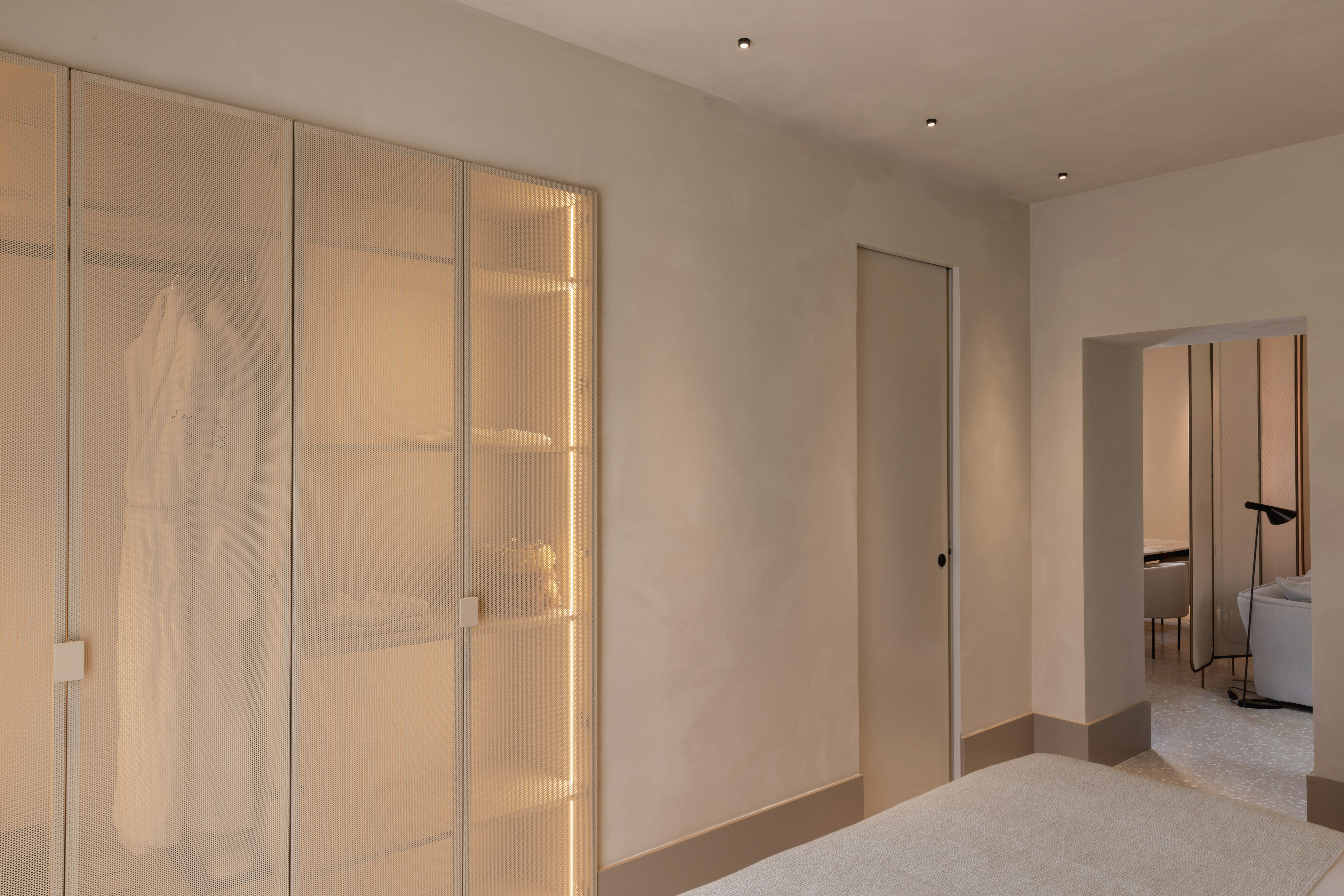 Stella 2 bedroom Mountain View Balcony Suite - Wardrobe