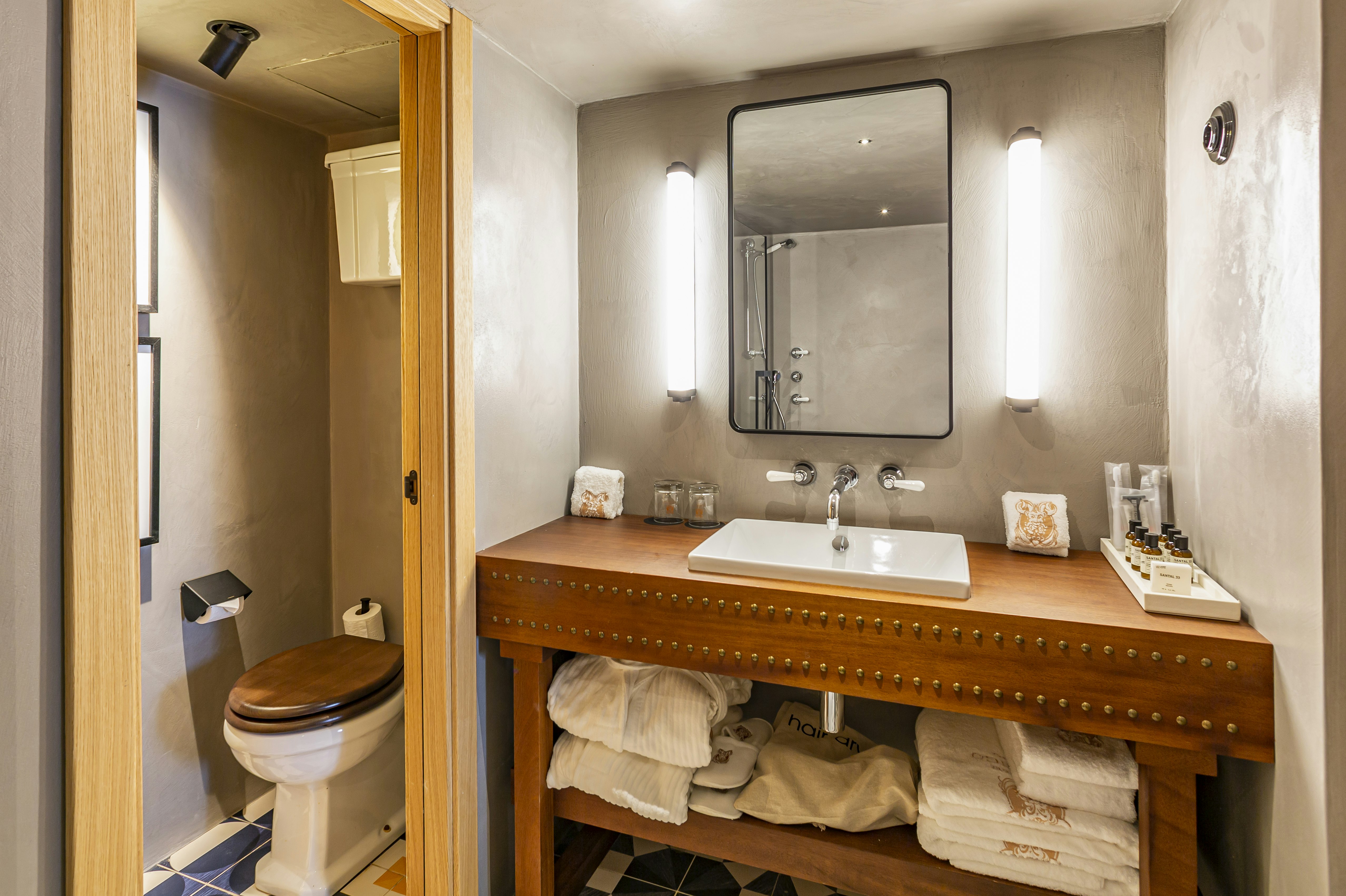 Superior Room Bathroom