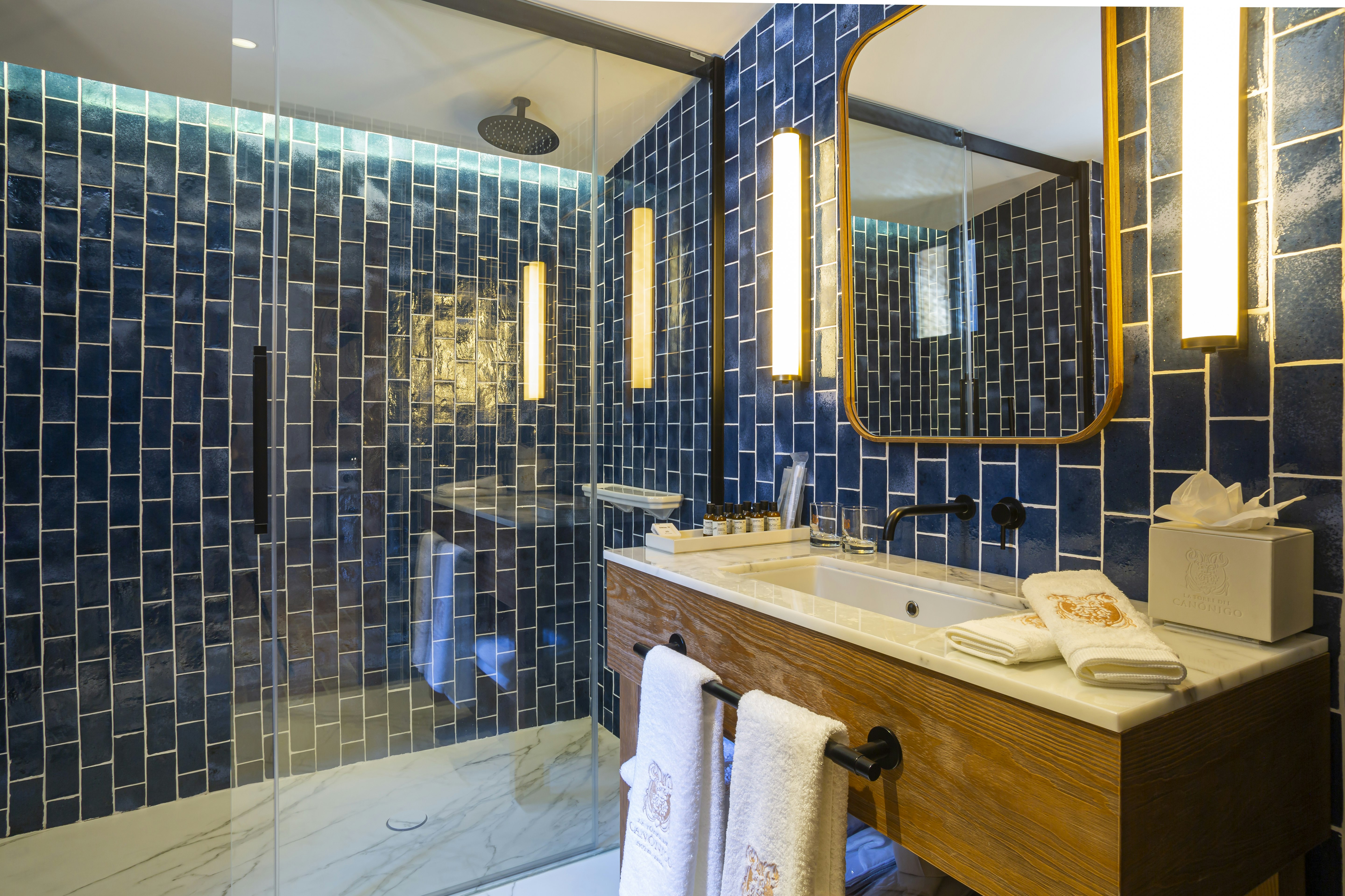 Deluxe Room Bathroom