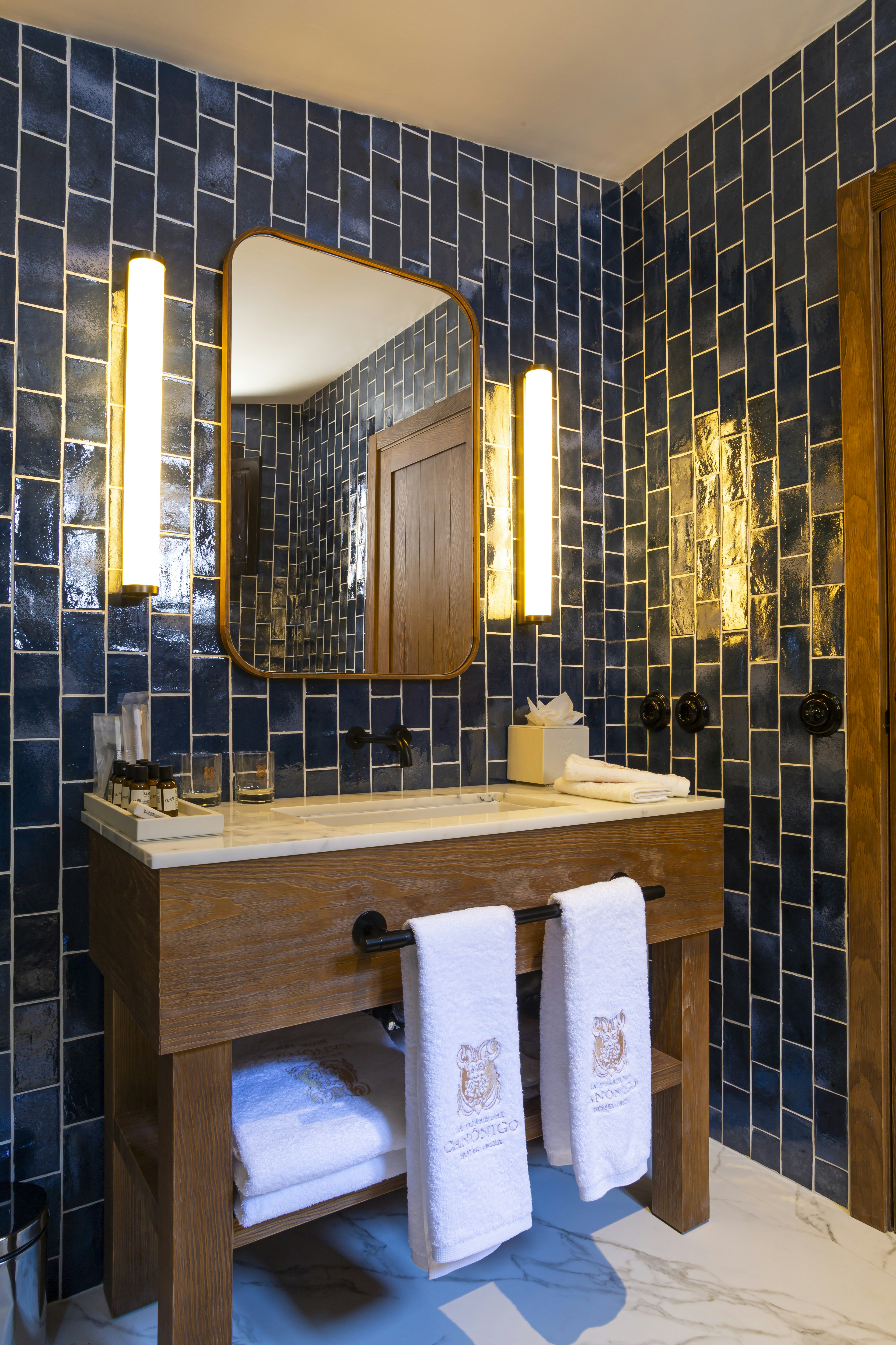 Deluxe Room Bathroom