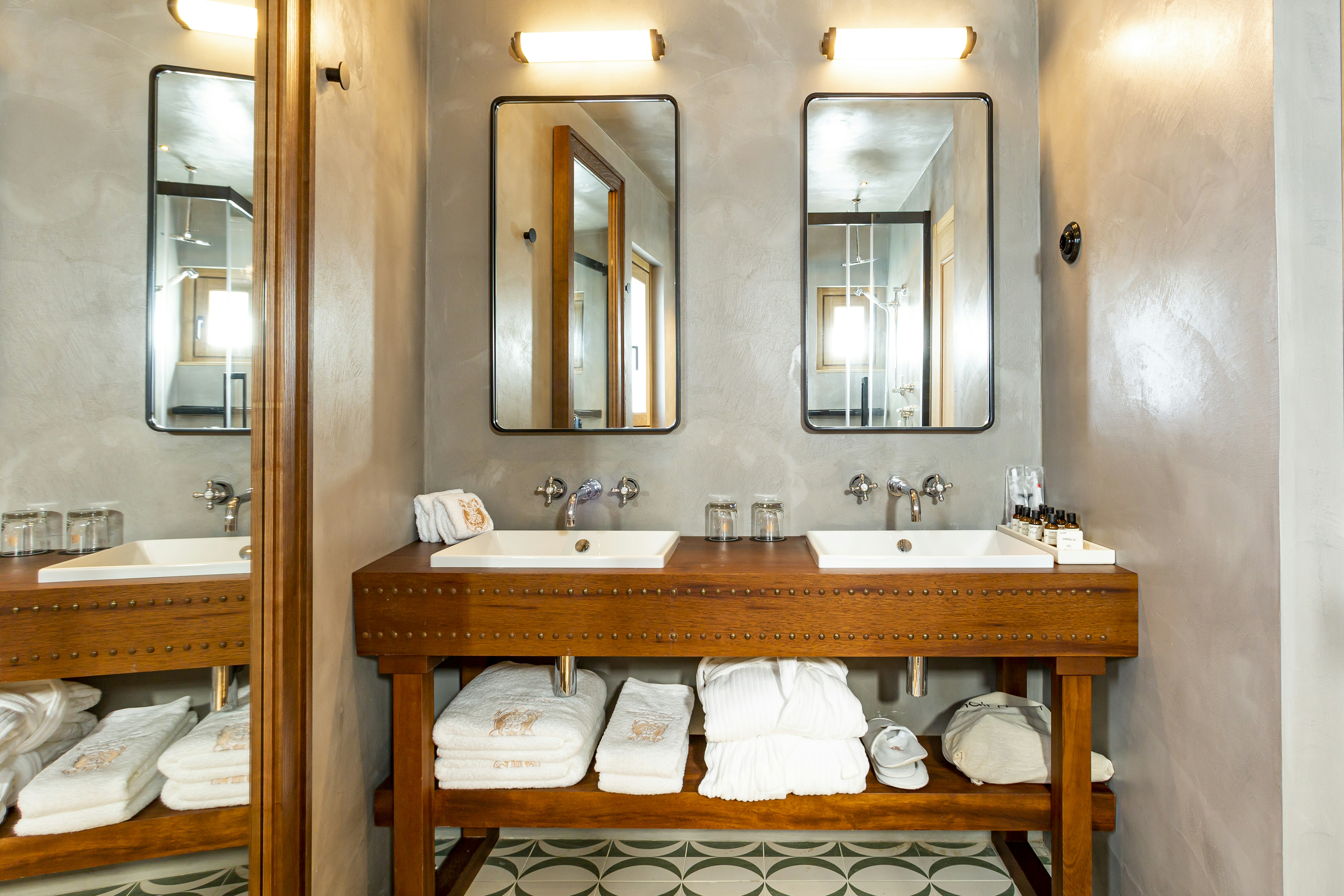 Superior Room Bathroom