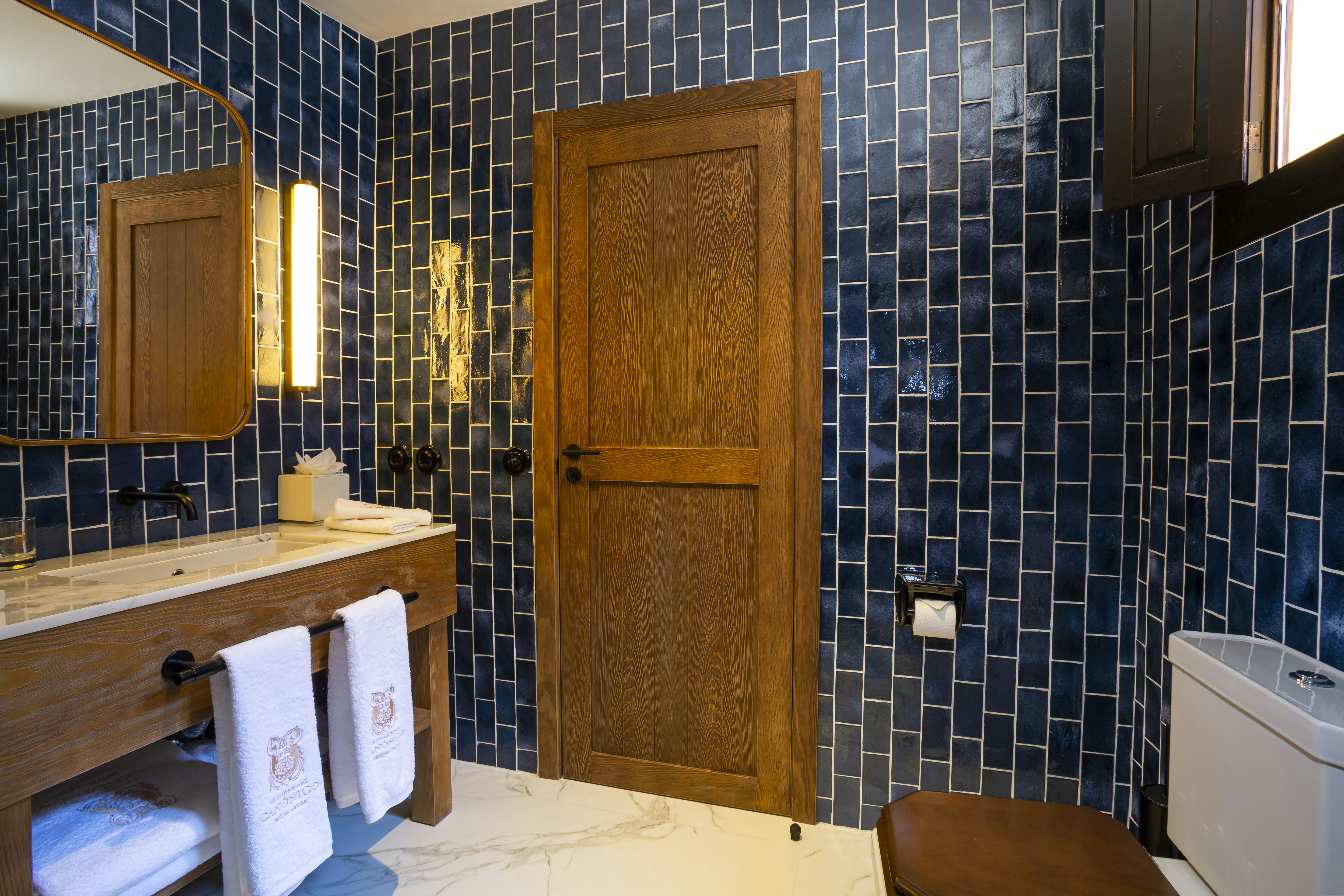 Deluxe Room Bathroom