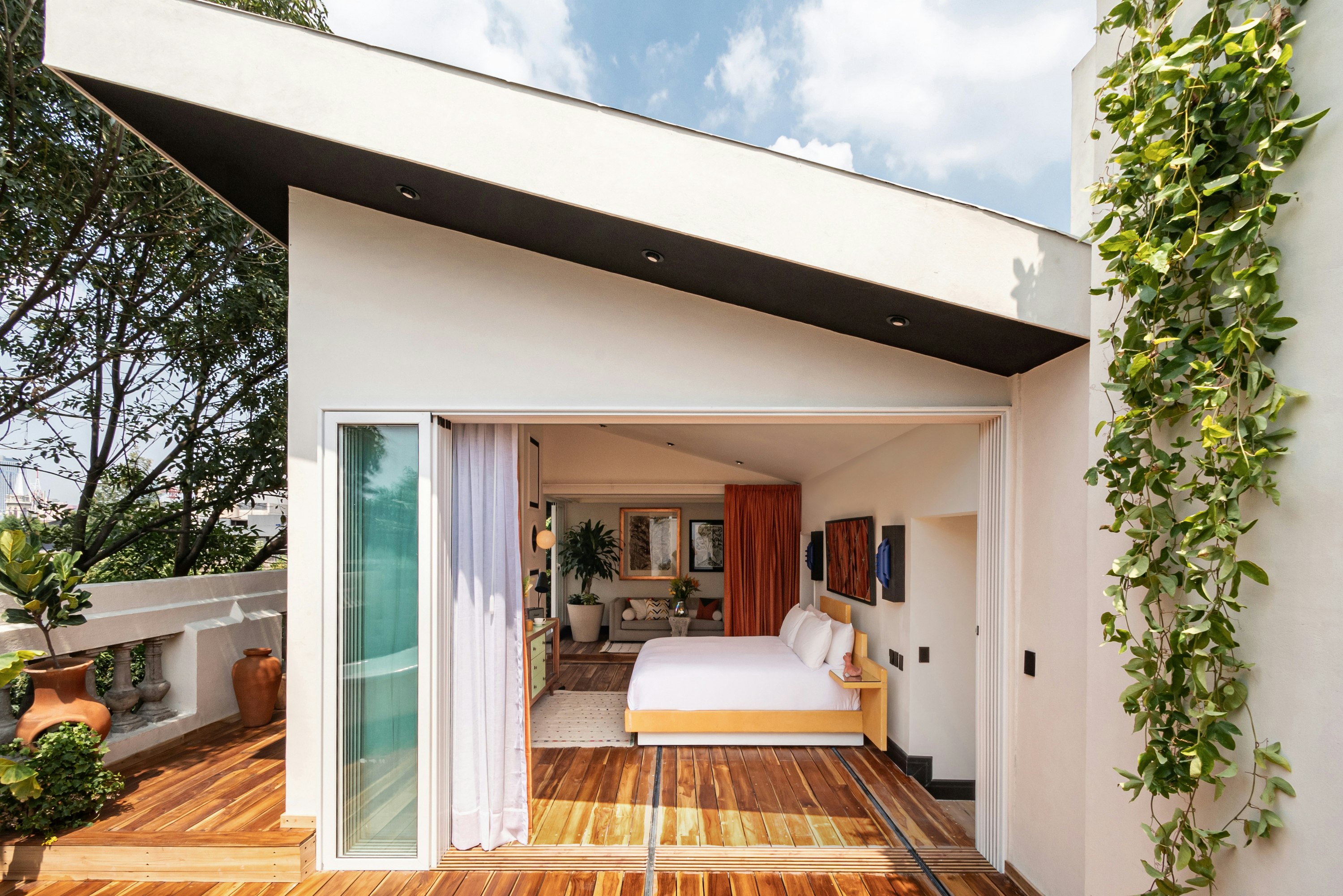 Cilene Suite Rolling Bed