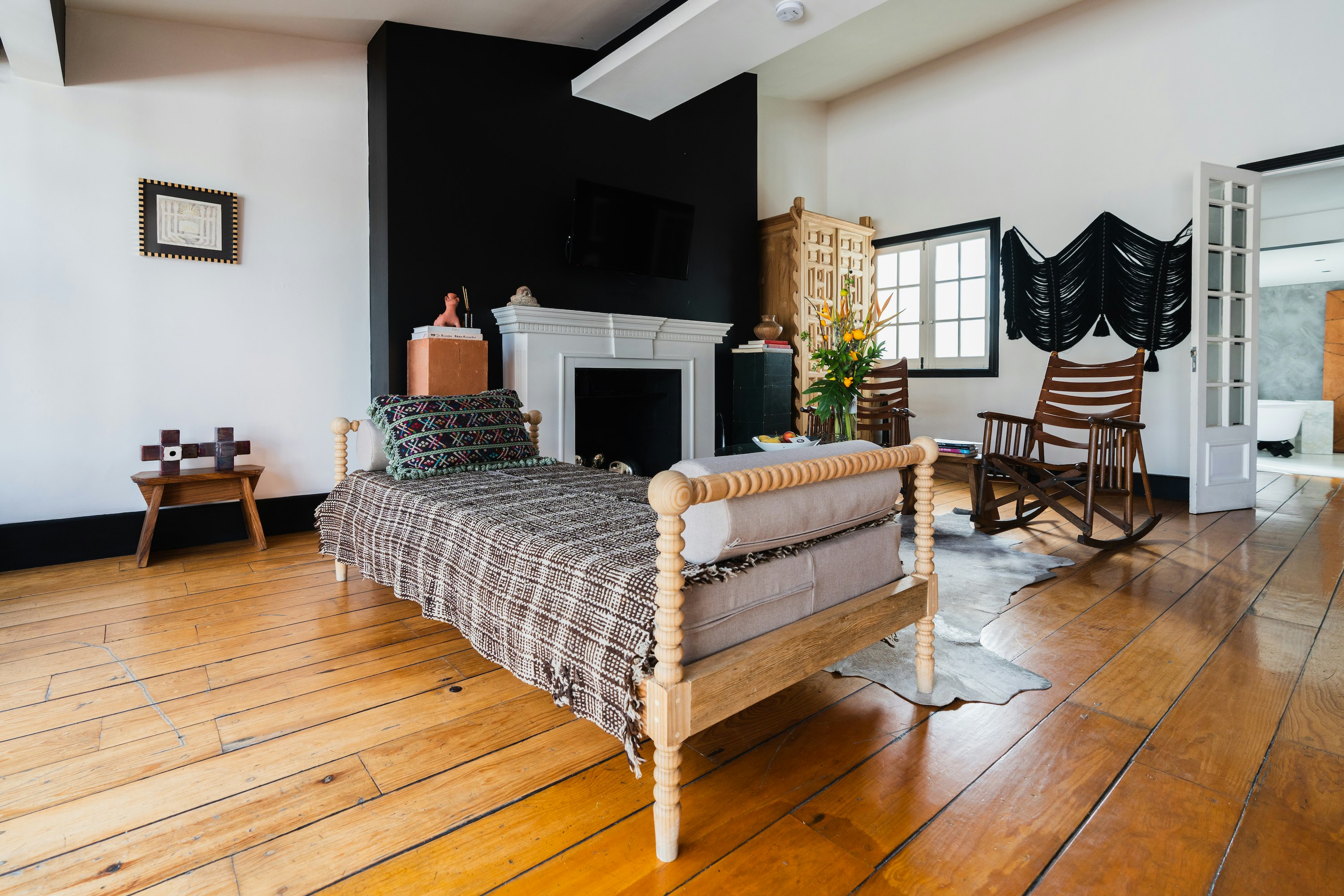 Polaris Suite Sitting Area