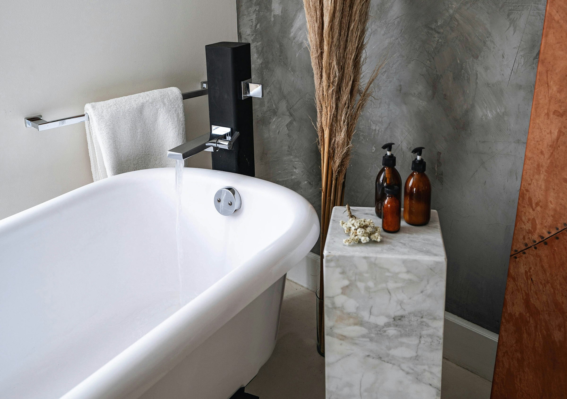 La Terraza Suite Bathtub