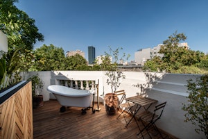 Atlas Suite - Bathtub and terrace