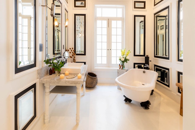 Moon Suite Bath