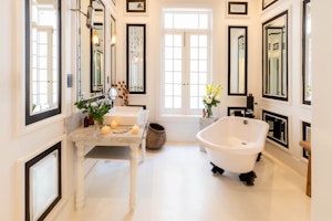 Moon Suite Bath
