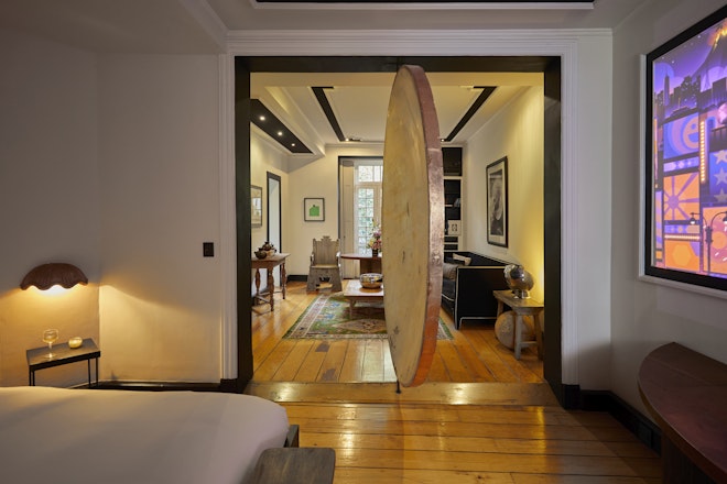 La Luna Suite Moon Door