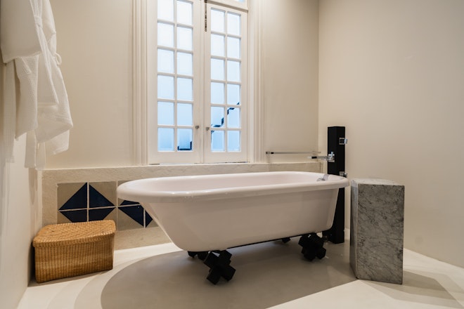 Gravity Suite Bath