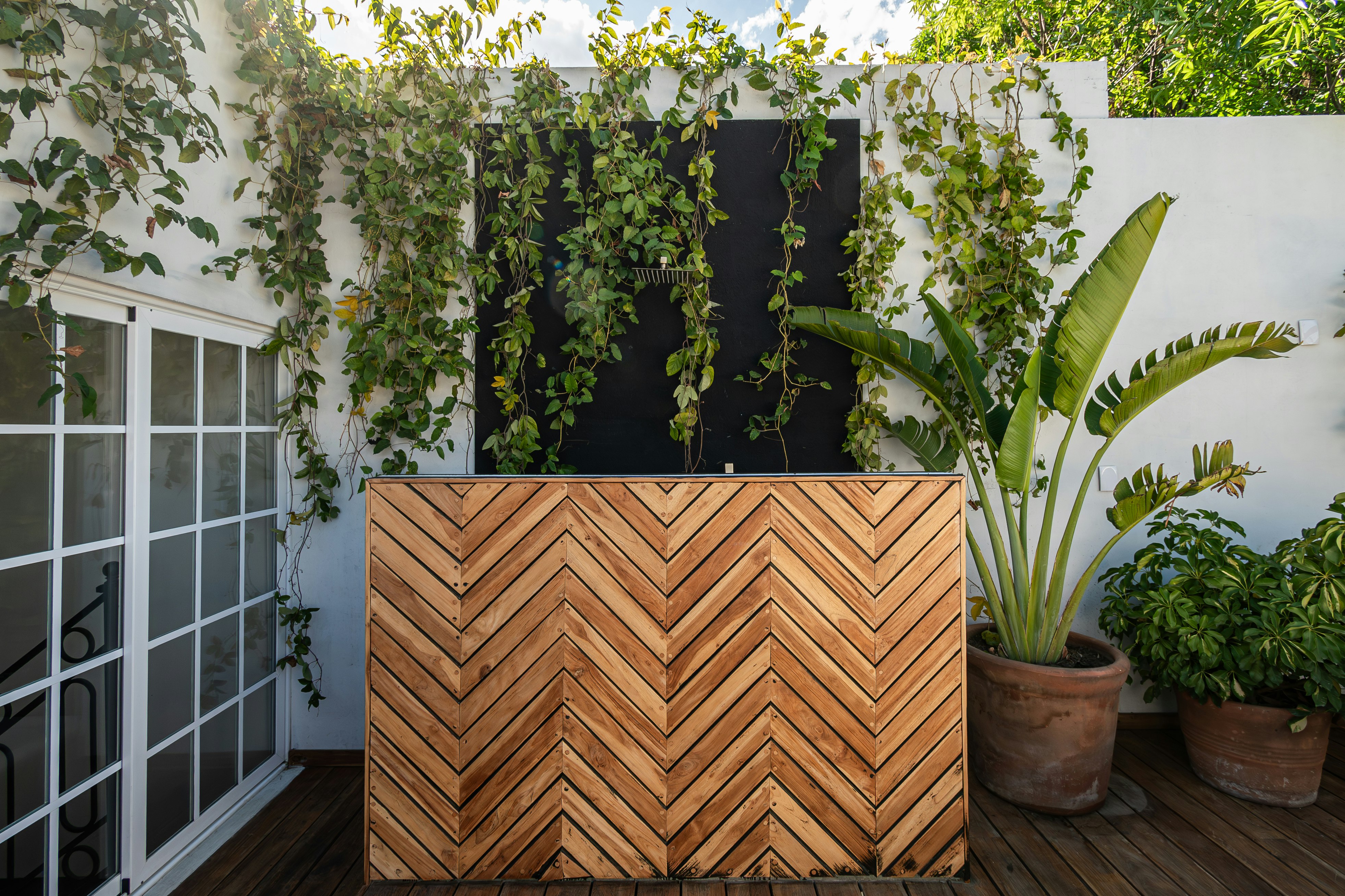 Atlas Suite - Outdoor shower