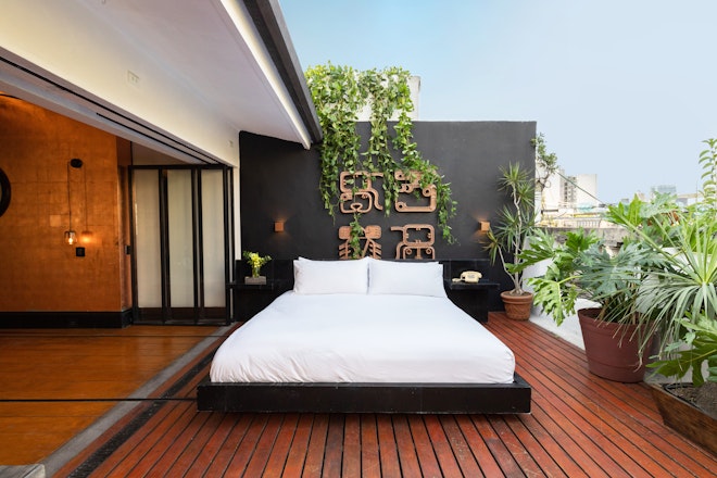 Polaris Suite Balcony Bed