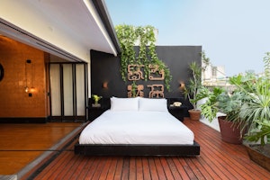 Polaris Suite Balcony Bed