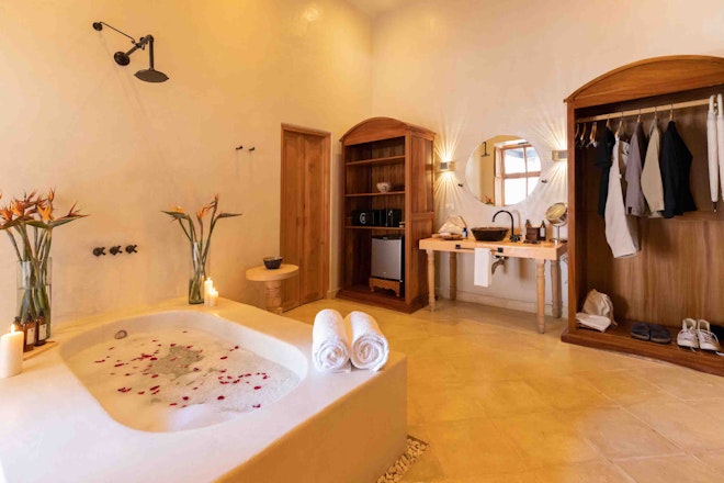 Coatl Suite Bath