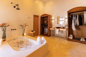 Coatl Suite Bath