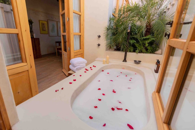 Aura Bath