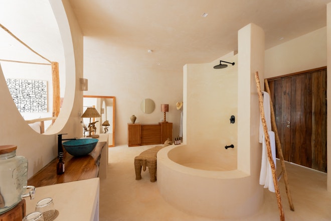 Signature Lower Suite Shower