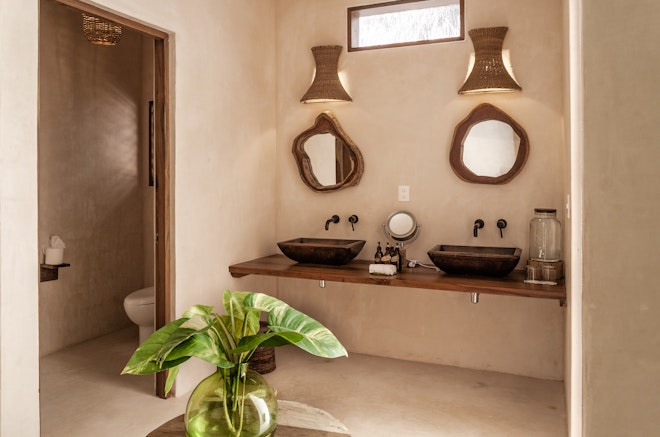 Jungle Suite Lower Bathroom Detail