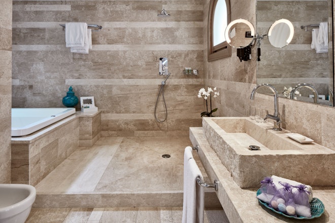 Junior Suite Bathroom