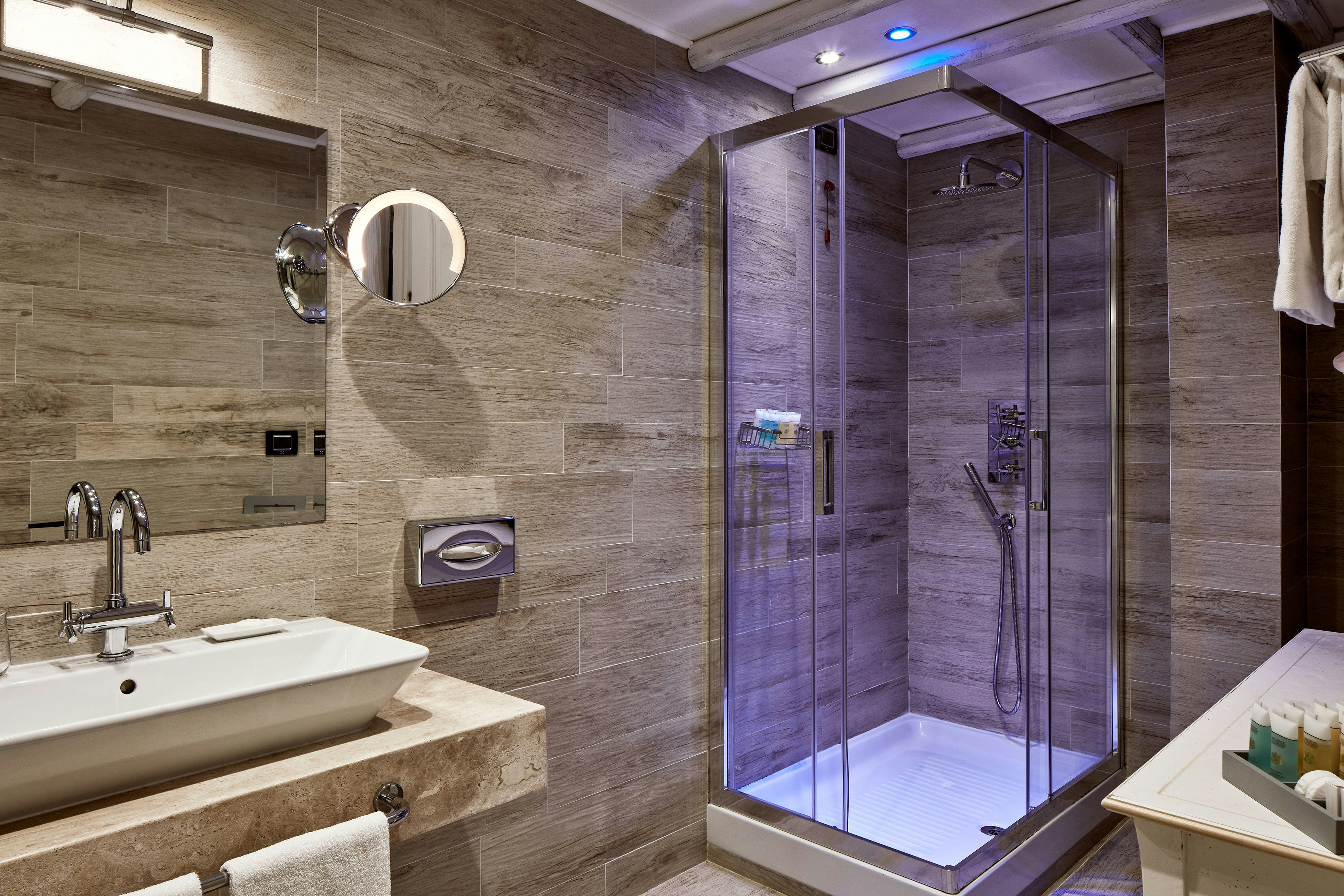 Superior Garden Side Bathroom