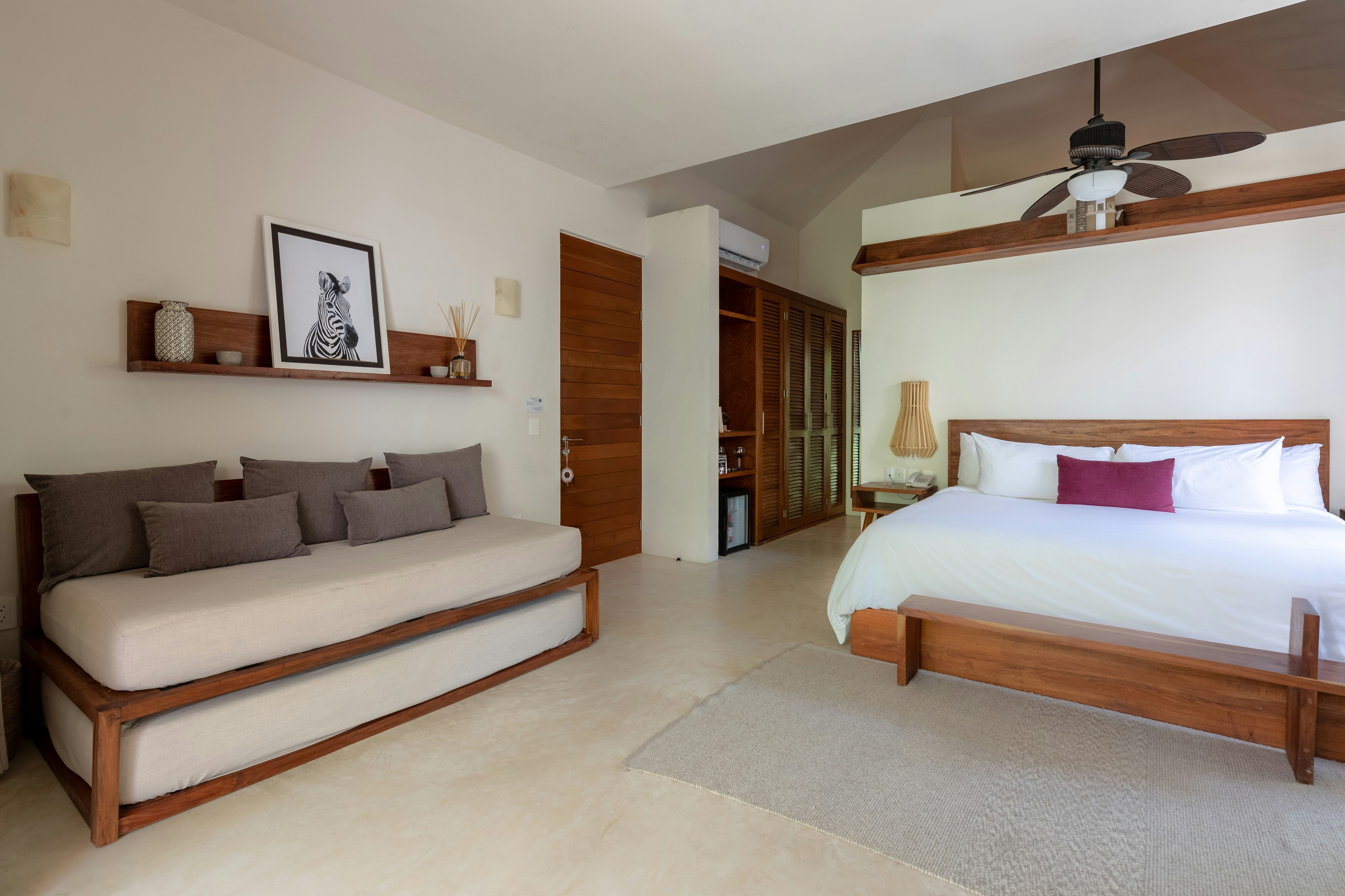 Garden View Balcony Suite - Bedroom