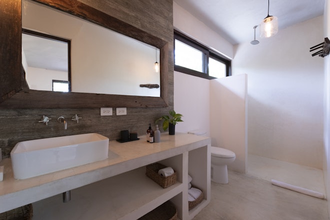 Jungle Suite with Balcony at Lula by La Zebra - Bathroom