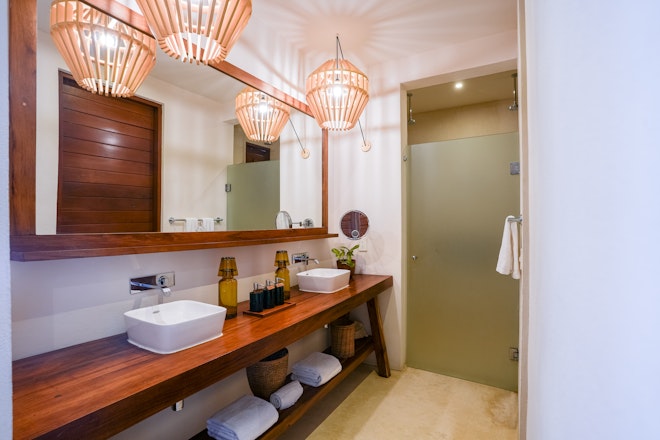 Sea View Balcony Suite - Bathroom