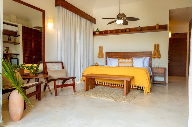 Garden View Balcony Suite - Bedroom
