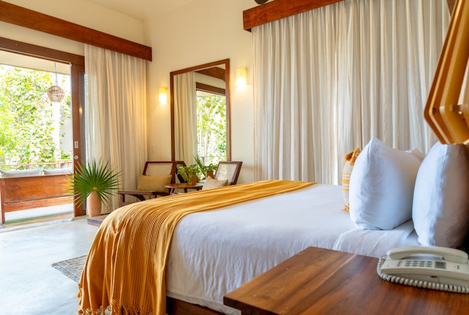 Garden View Balcony Suite - Bedroom