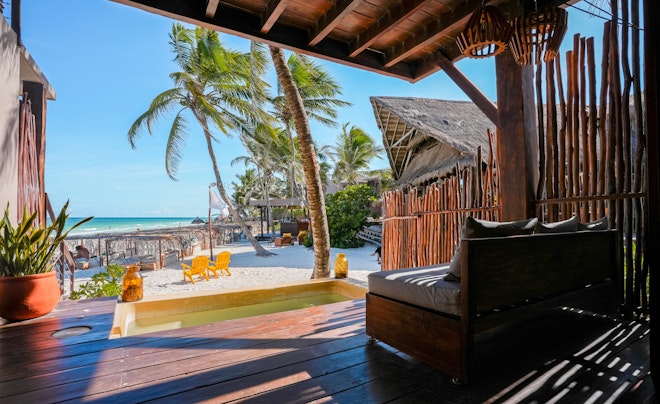 Beachfront Ground Level Suite with Plunge Pool - Balcony