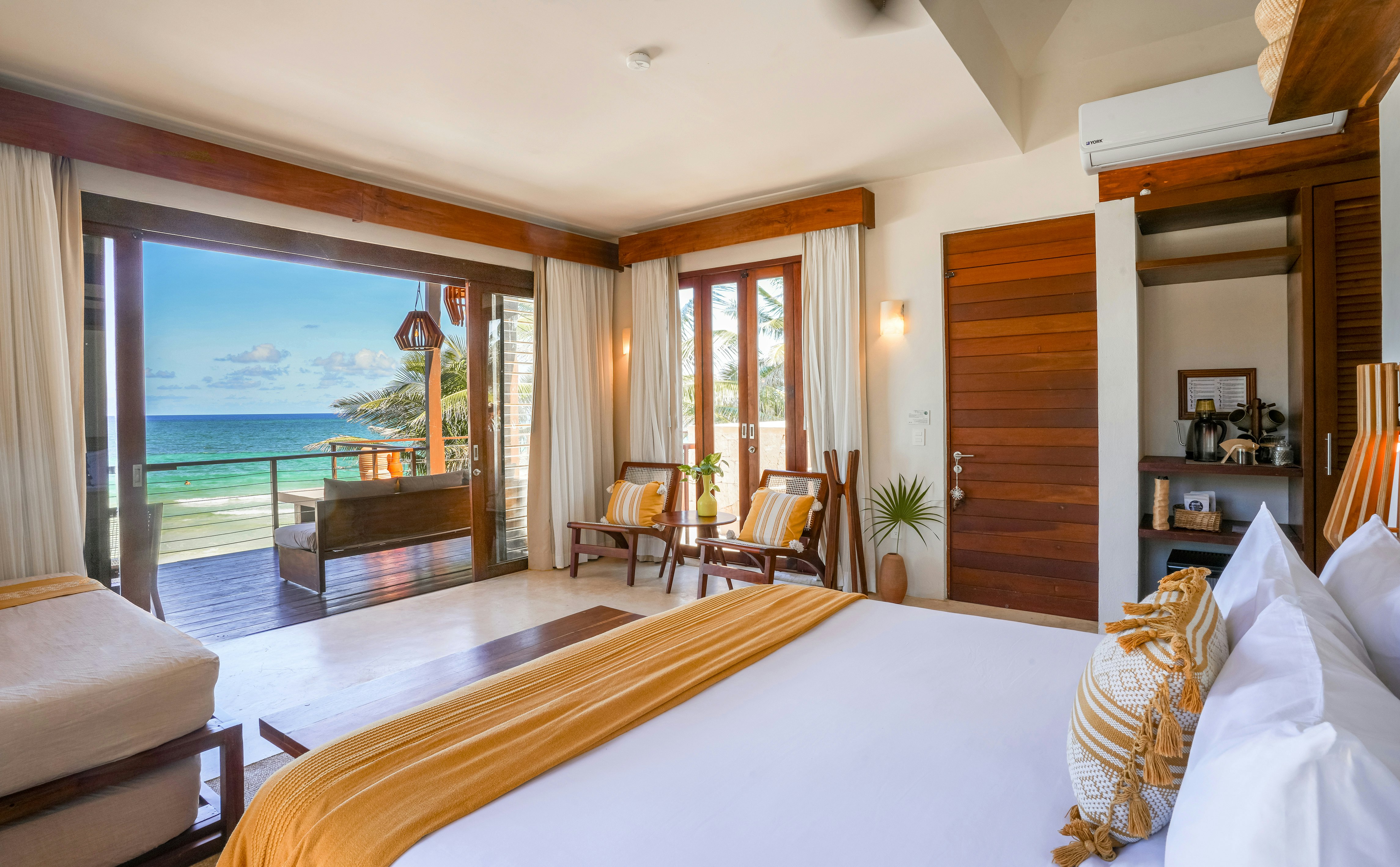 Beachfront Penthouse with Plunge Pool - Bedroom