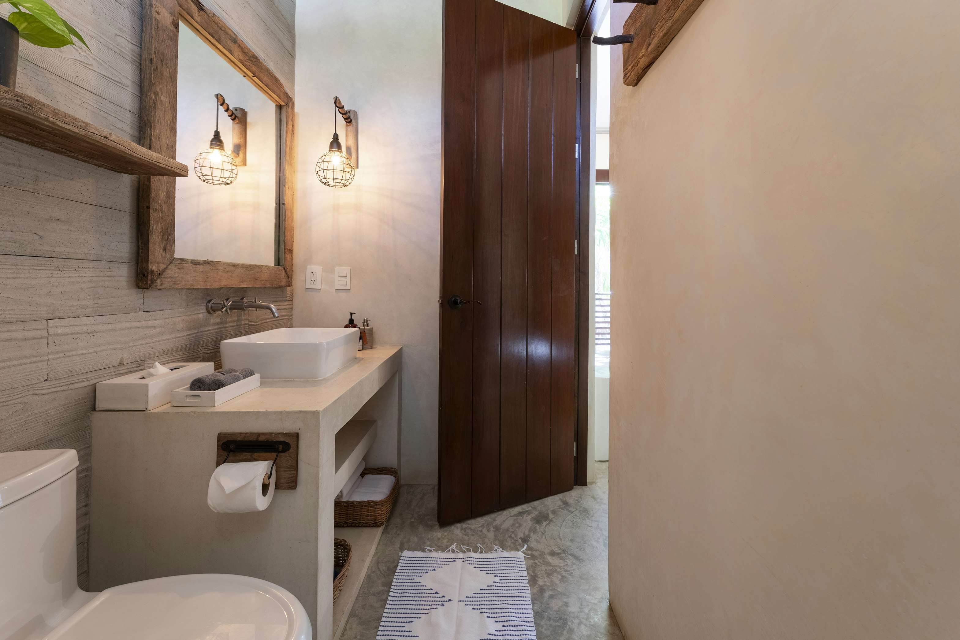 Upper Level Beachside Suite at Lula by La Zebra - Bathroom